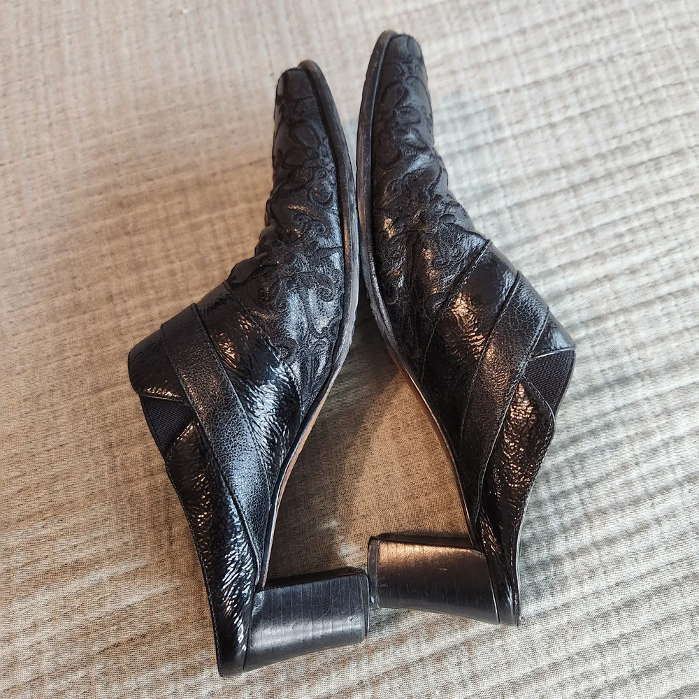 Brighton Black Leather Mules Size 6.5  Heeled Embroidered Buckle Square Toe - Picture 8 of 13